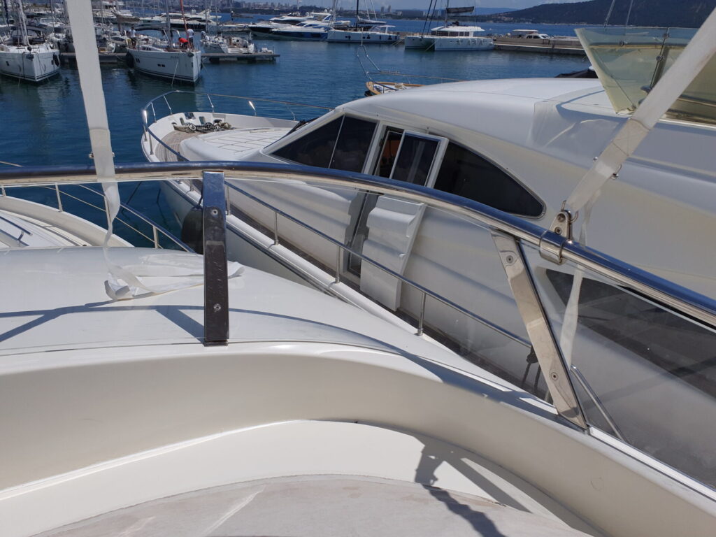 MY Salwator - Aicon 64