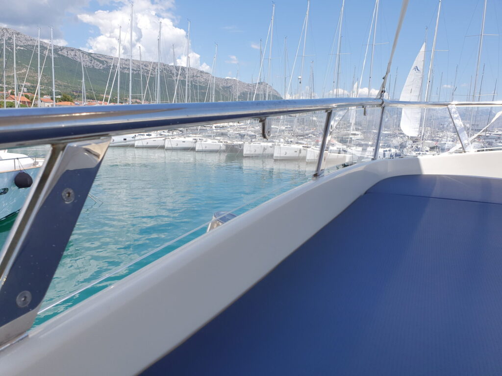 MY Salwator - Aicon 64